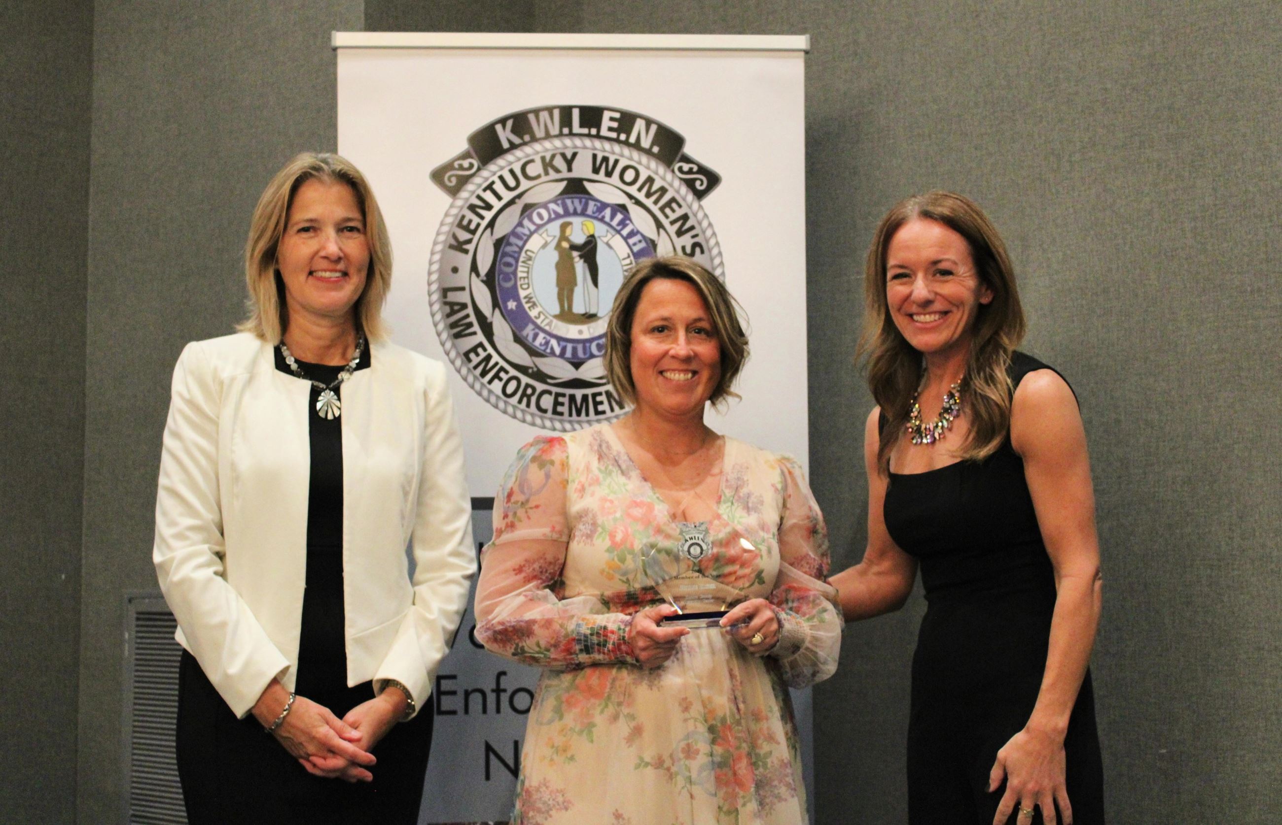 Sgt. Kiser accepting award with Det. Jill Stulz 